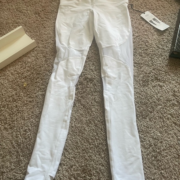 Alo yoga white leggings- New With Tags - Picture 3 of 3